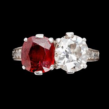 863. An old cut diamond and ruby ring, app. 2 cts each, 1930's.