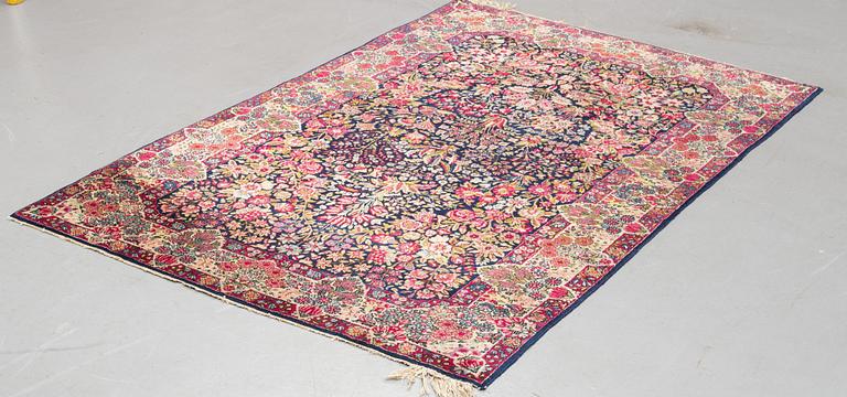 Matto, semi-antique Kerman, ca 218 x 140,5 cm.