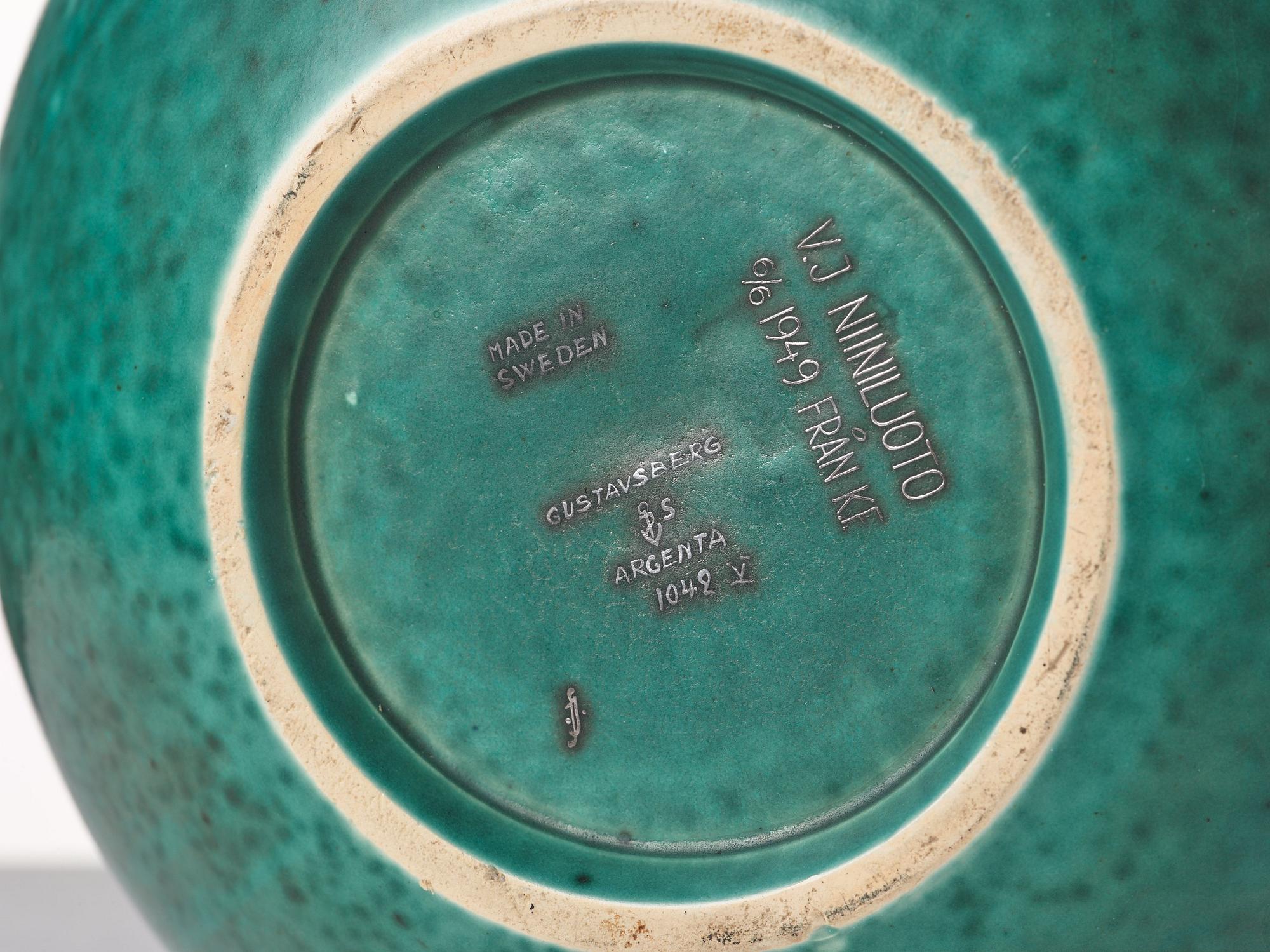 Wilhelm Kåge, a stoneware "Argenta" vase, Gustavsberg, Sweden 1949.