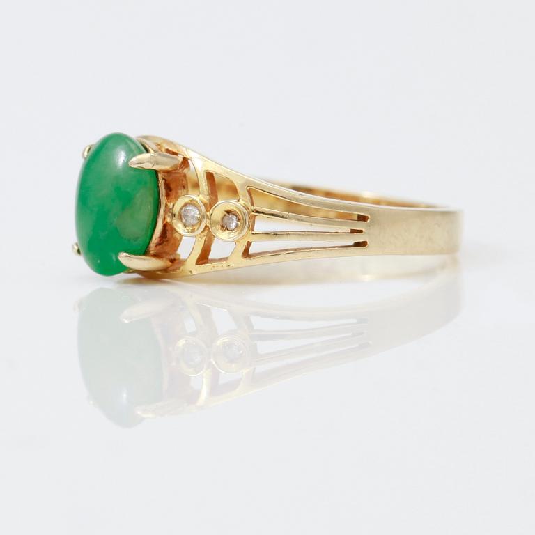 RING, gröntonad jade.