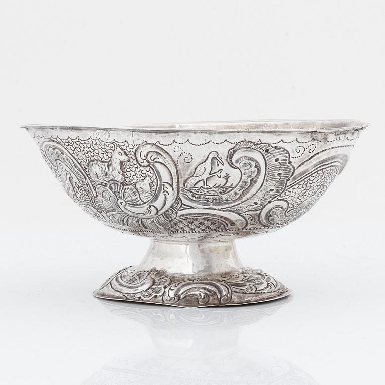 A silver bowl, second half of the 20th century.