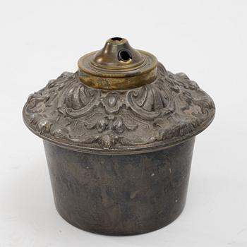 Golvfotogenlampa, omkring år 1900.