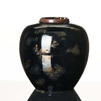 A pair of mirror black vases, Qing dynasty, 19th Century.