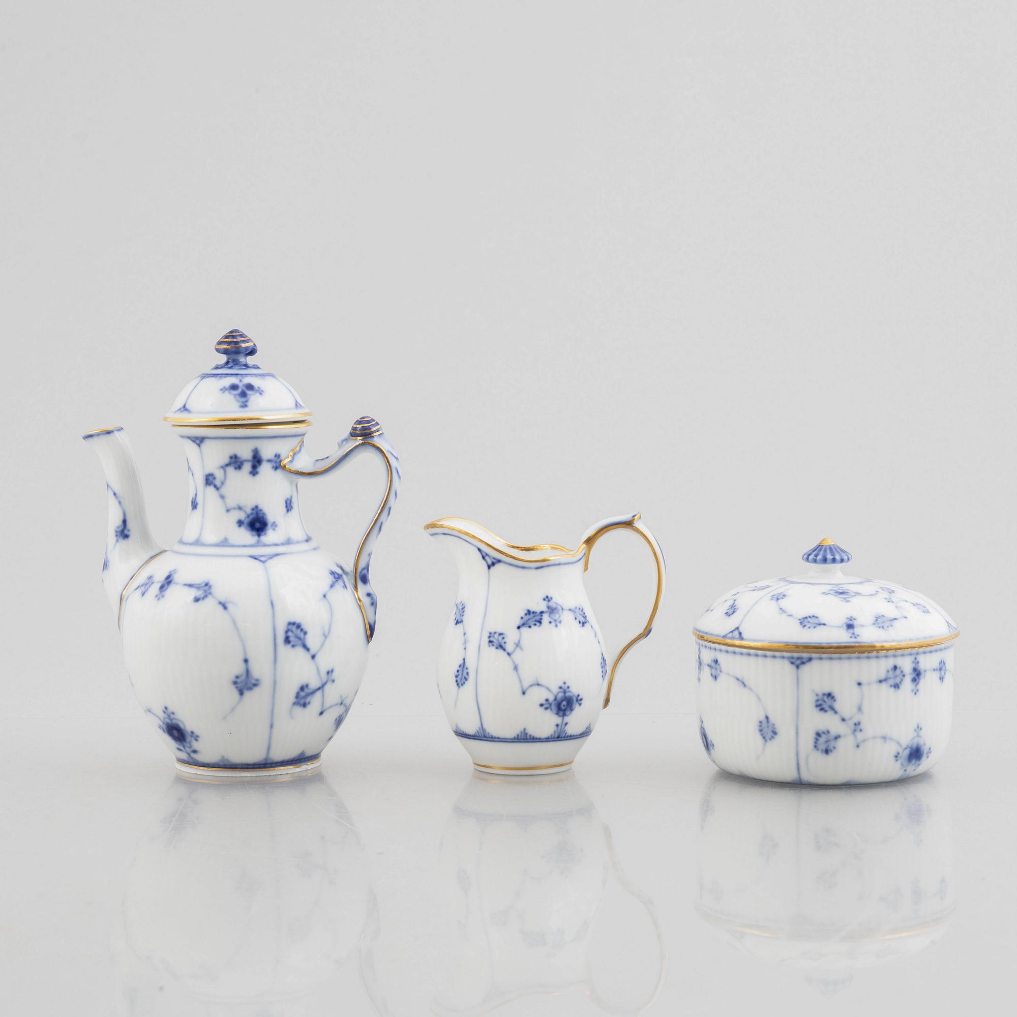 A "Blue fluted"/"Musselmalet riflet" porcelain mocha pot, a sugar box with cover and a creamer, Royal Copenhagen, 19th c.