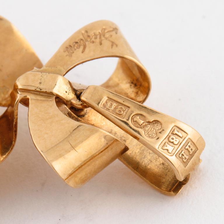 A citrine pendant and a pair of synthetic spinell earrings.