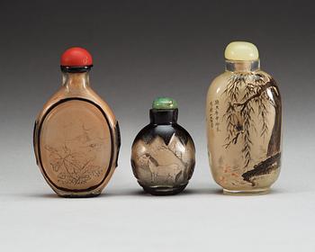 SNUSFLASKOR, tre stycken, glas. 1900-tal.