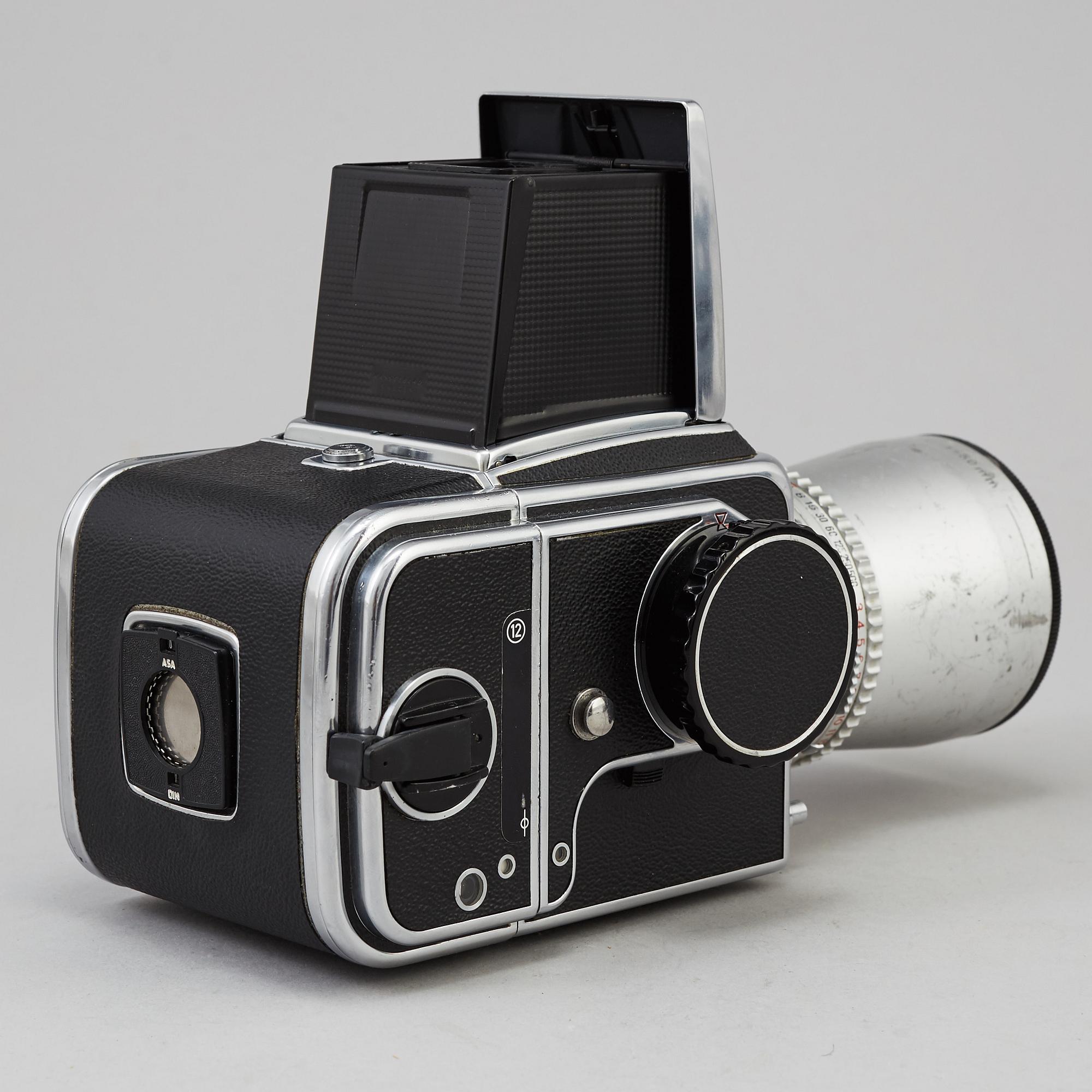 A Hasselblad 500C /M from 1973 with one cartridge from 1969