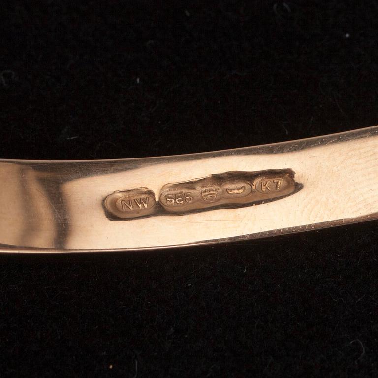 ARMRING, guld 14K, Nestor Westerback, Helsingfors 1963. Vikt 12 g.