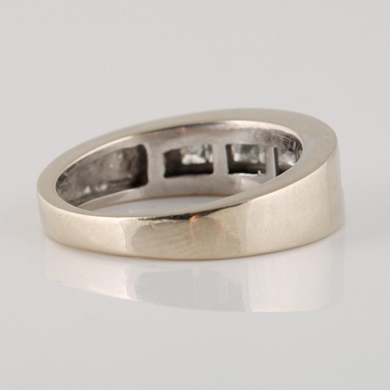 RING, 14K guld med prinsesslipade diamanter ca 0.60 ct. Vikt 5,7 gram.
