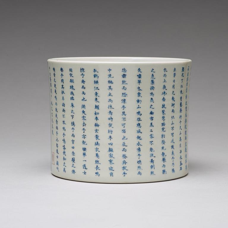 A blue and white brush pot, Qing dynasty.