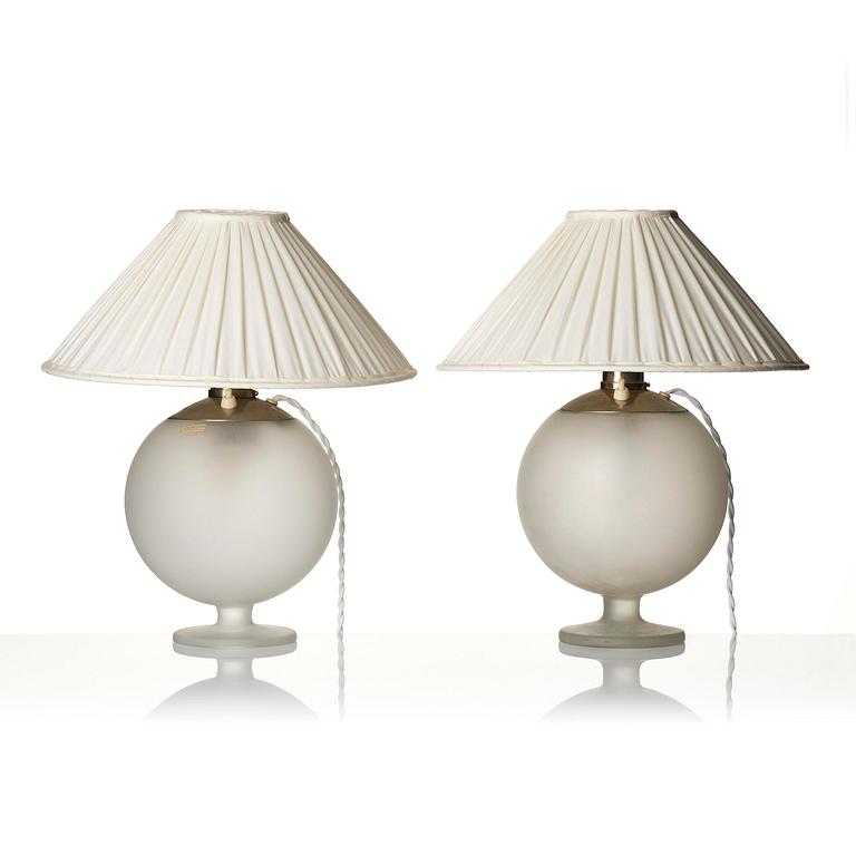Harald Notini, bordslampor, ett par, modell "15206", Arvid Böhlmarks Lampfabrik, Stockholm, 1930-tal.