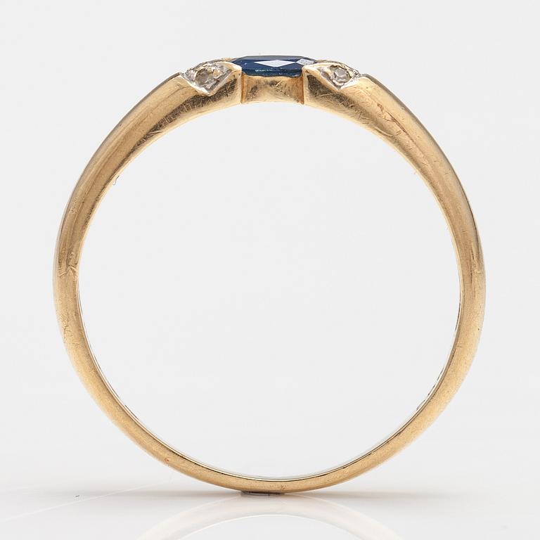 RING, 14K guld, safir, diamanter ca 0.015 ct tot. Kultakeskus, Tavastehus 1999.