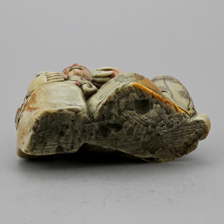 FIGURIN, soapstone, Ostasien, 1900-tal.