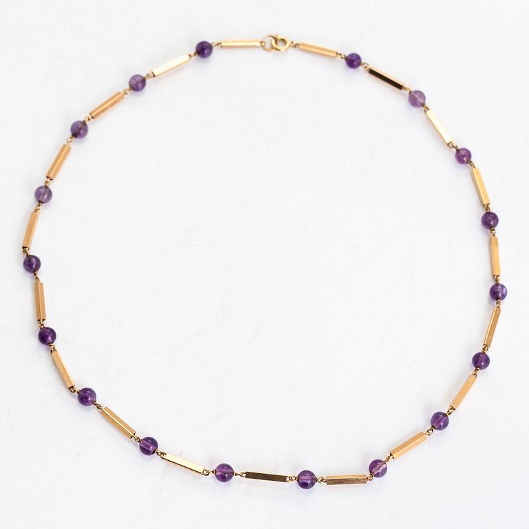An 18K gold necklace, consisting of gold bars and amethyst beads.