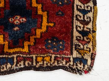 A saddlebag face, antique Maraş, Eastern Anatolia, approx. 83 x 49 cm.