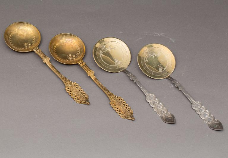 SERVERINGSBESTICK, 2 par, P Hertz Köpenhamn 1902 samt B Erlandsson Kristianstad 1904, silver, vikt ca 352 g.