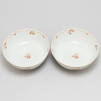 SKÅLAR, ett par, porslin, Qingdynastin, Qianlong (1736-1795).