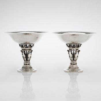 A pair of centrepiece silver bowls by Johan Rohde for Georg Jensen, Copenhagen 1915-1919. Design nr 252.