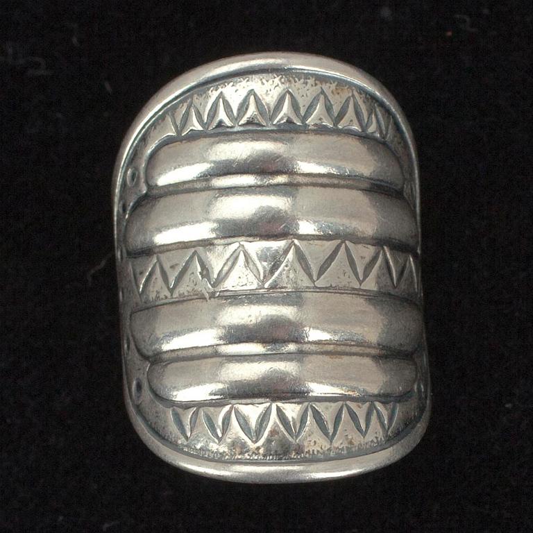 BROSCH, HÄNGE, HALSSMYCKE samt RINGAR, 3 st., silver. Tot. vikt ca 45 g.