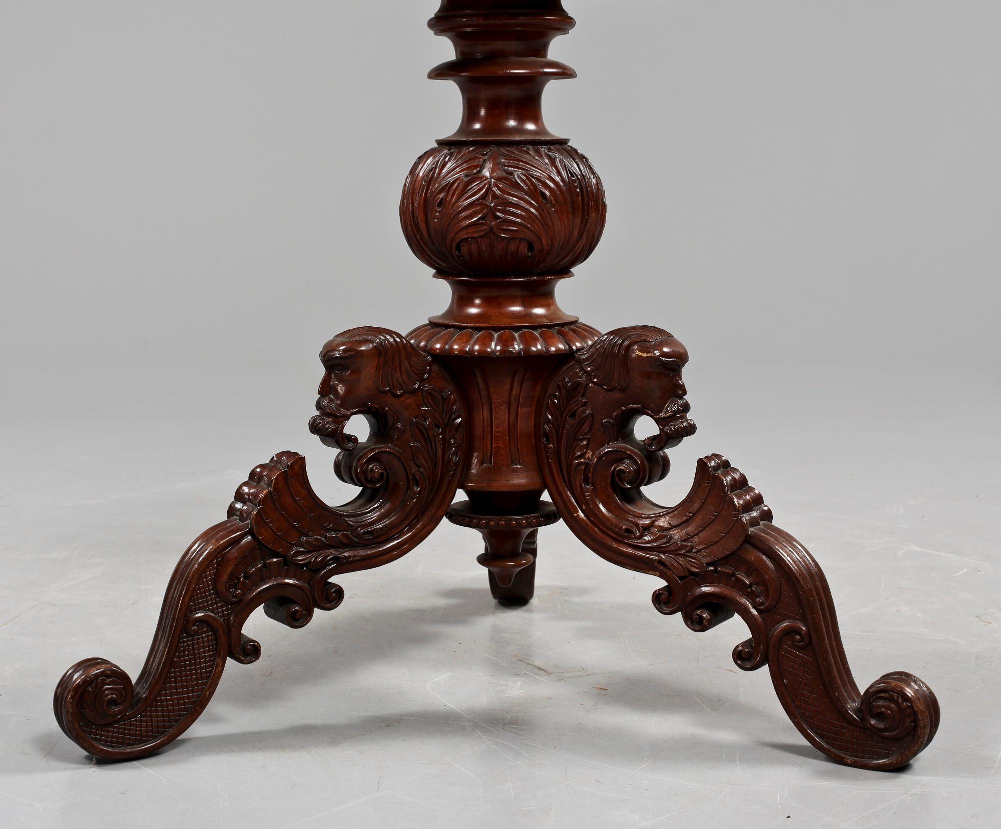 SALONGSBORD, 1800-tal.