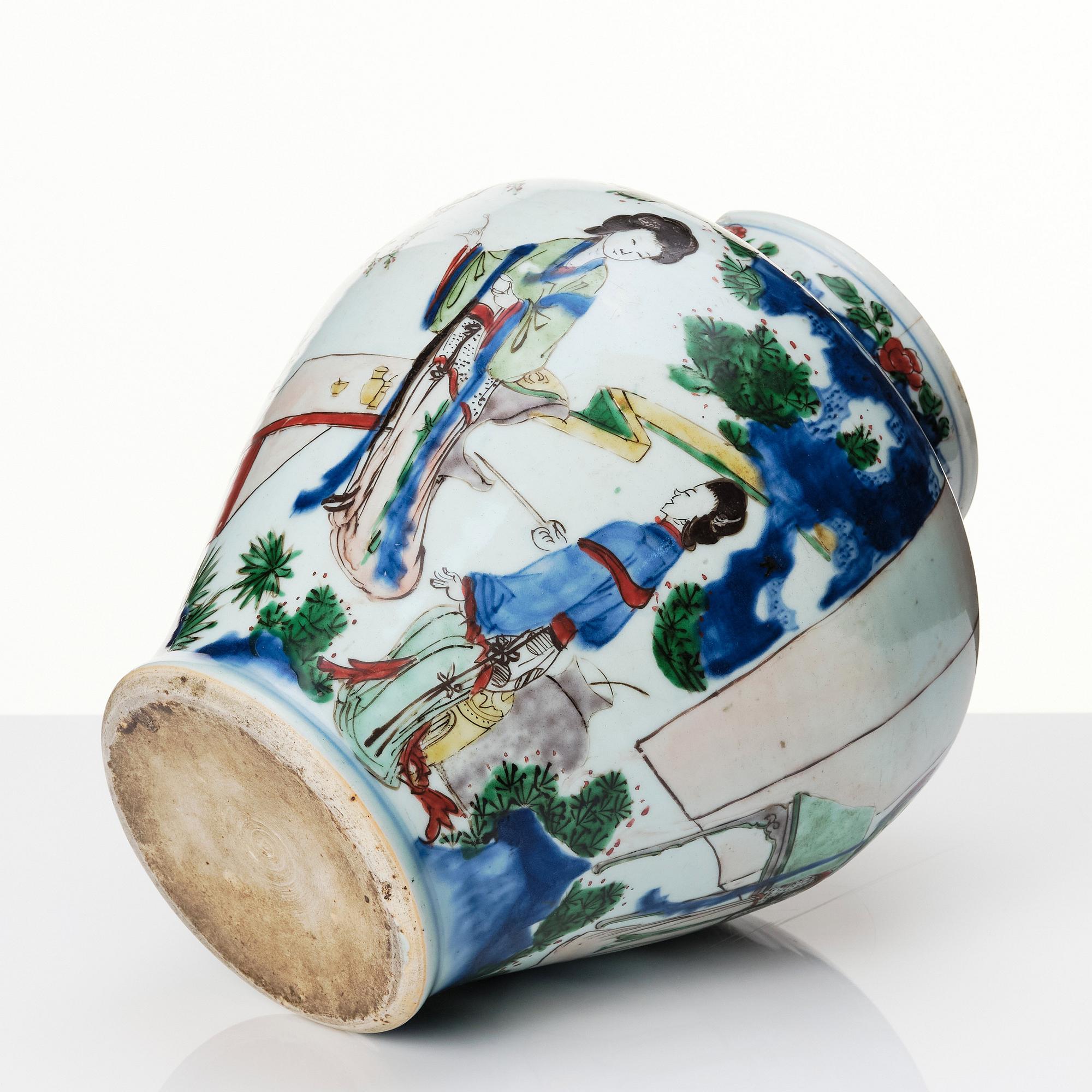 A Chinese Transitional wucai jar, 17th century.