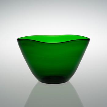 GUNNEL NYMAN, A BOWL. Riihimäen Lasi Oy, 1930s.