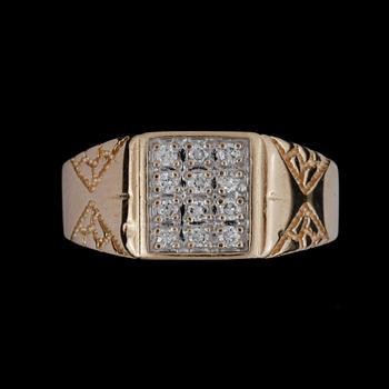 RING, 14k guld med briljantslipade diamanter tot ca0,24ct. Vikt 7g.