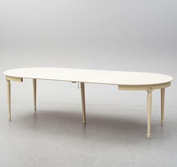 MATSALSGRUPP, gustaviansk stil, bord med 3 iläggskivor samt 10 stolar, 1900-talets andra hälft.