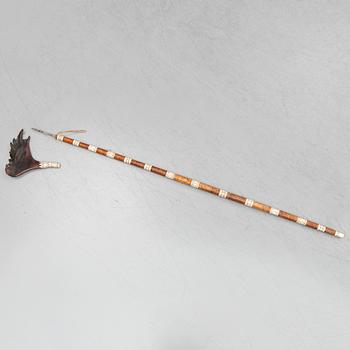 INGVAR GUSTAVSSON, A Sami reindeer horn and burr birch bear spear, Långträsk, Arvidsjaur, signed I.G.