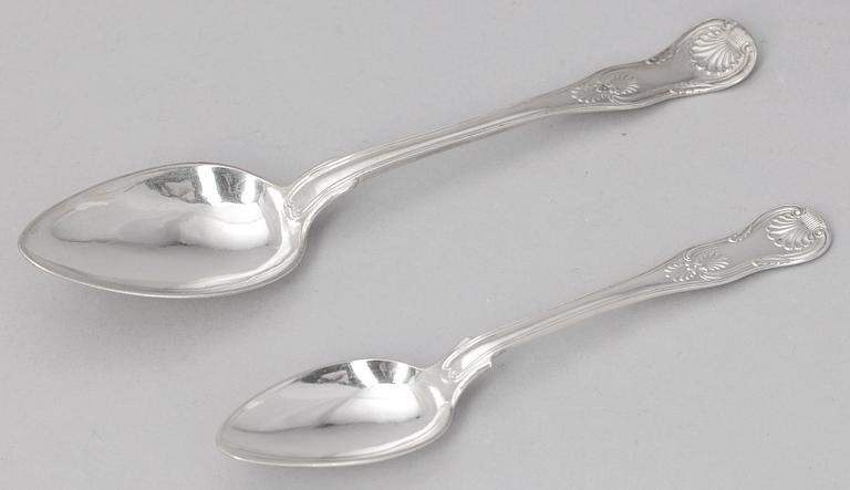 MATSKEDAR 6 st SAMT 6 st DESSERTSKEDAR, silver, "Engelsk snäck", flertal olika smeder varav bla Möllenborg. 1800-tal. Totalvikt ca 600 gram.