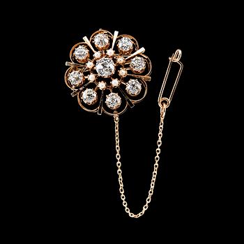 A BROOCH, 9 old cut diamonds c. 0.40 ct, pearls.