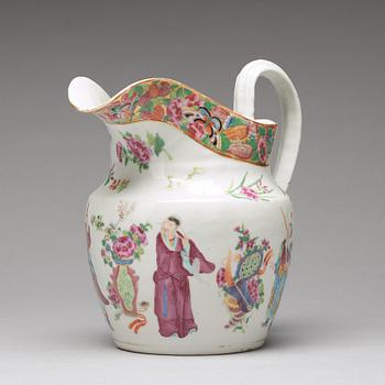 A large Canton famille rose ewer, Qing dynasty, 19th Century.