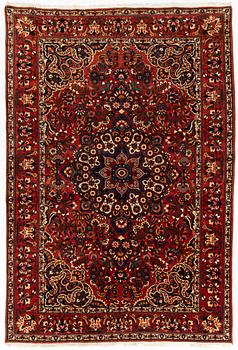 A semi-antique Chahar Mahal/Bakhtiari carpet, approximately 312 x 210 cm.