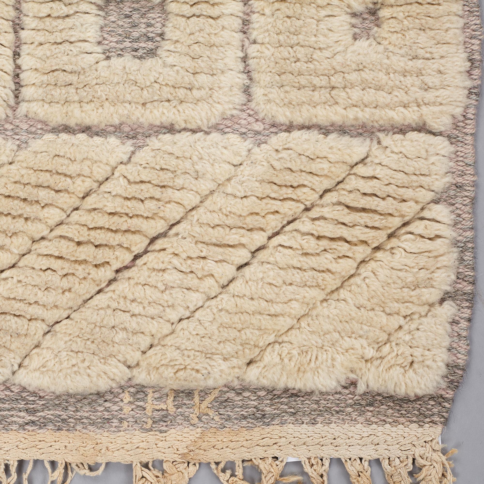 INGRID HELLMAN-KNAFVE , MATTO, "Haga", knotted pile in relief, ca 215 x 125,5 cm, signed IHK (Ingrid Hellman-Knafve), Sweden the 1950'-60's.