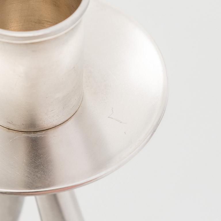 Anna-Greta Eker, Kynttilänjalkoja, 3 kpl, hopeaa, Auran Kultaseppä oy, Turku 1958 ja 1961.