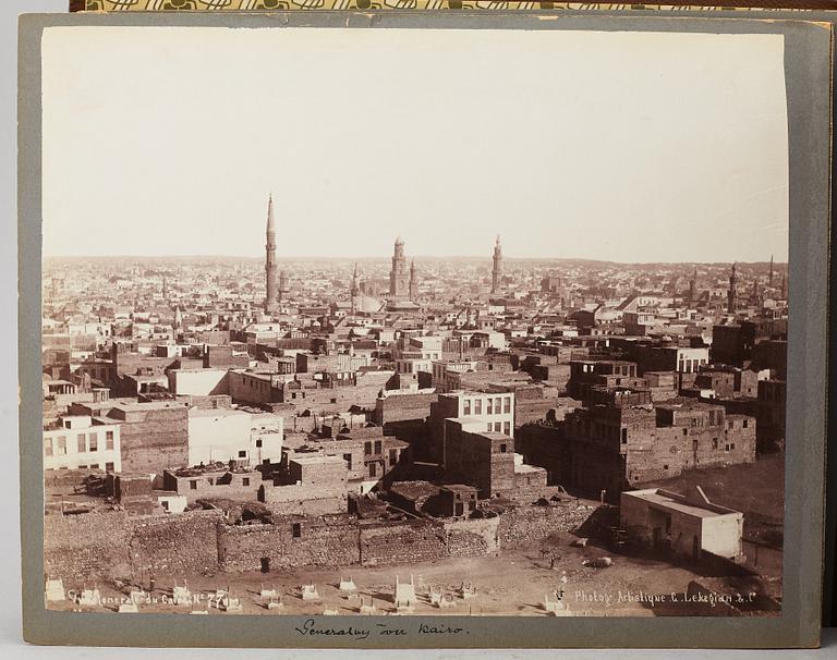 FOTOALBUM,   MEDELHAVSKRYSSNING 1905-06 MED KORVETTEN FREJA.