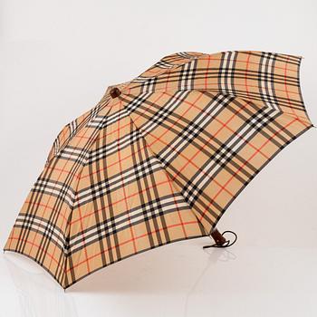 Burberry, a Nova Check tote bag and umbrella.