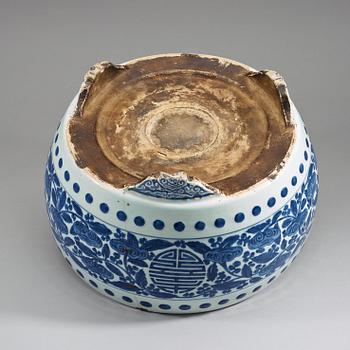 A large blue and white censer, Qing dynasty, Kangxis six character mark (1662-1722).