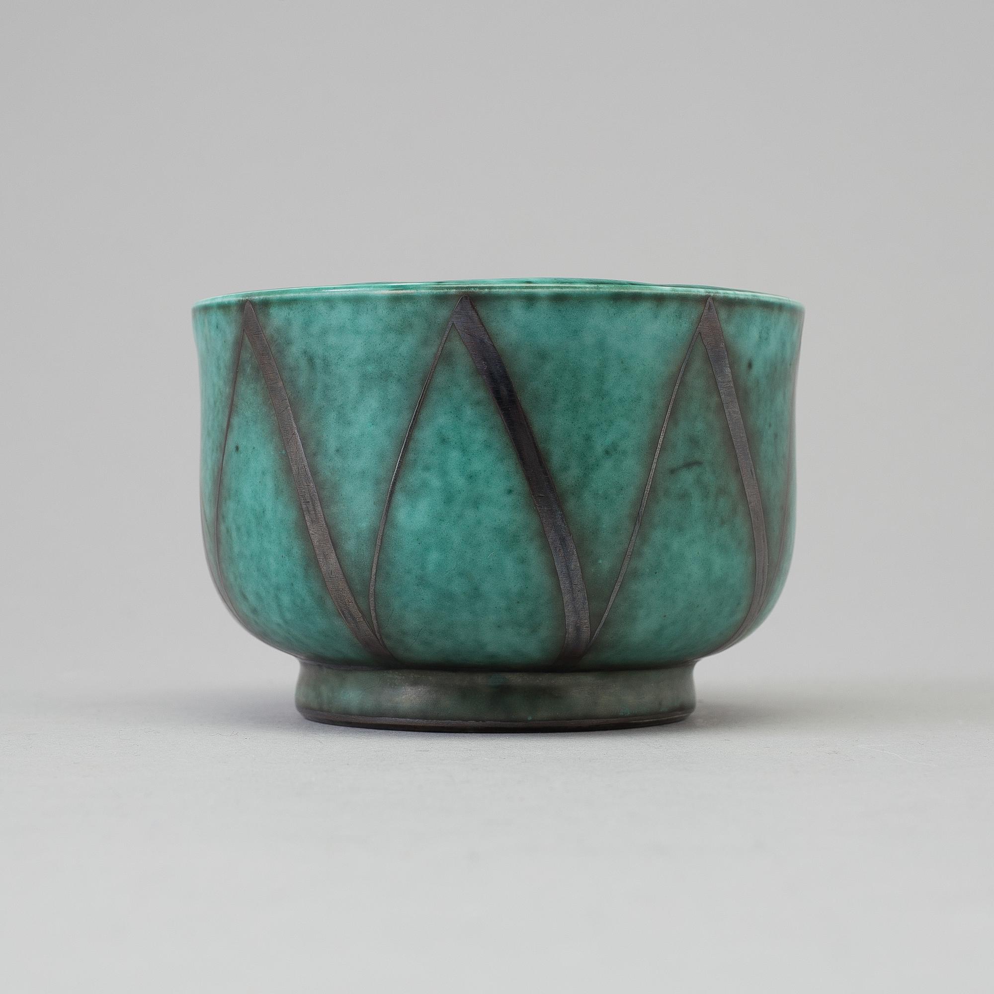 WILHELM KÅGE, an 'Argenta' stoneware bowl from Gustavsberg, 1930's/40's.