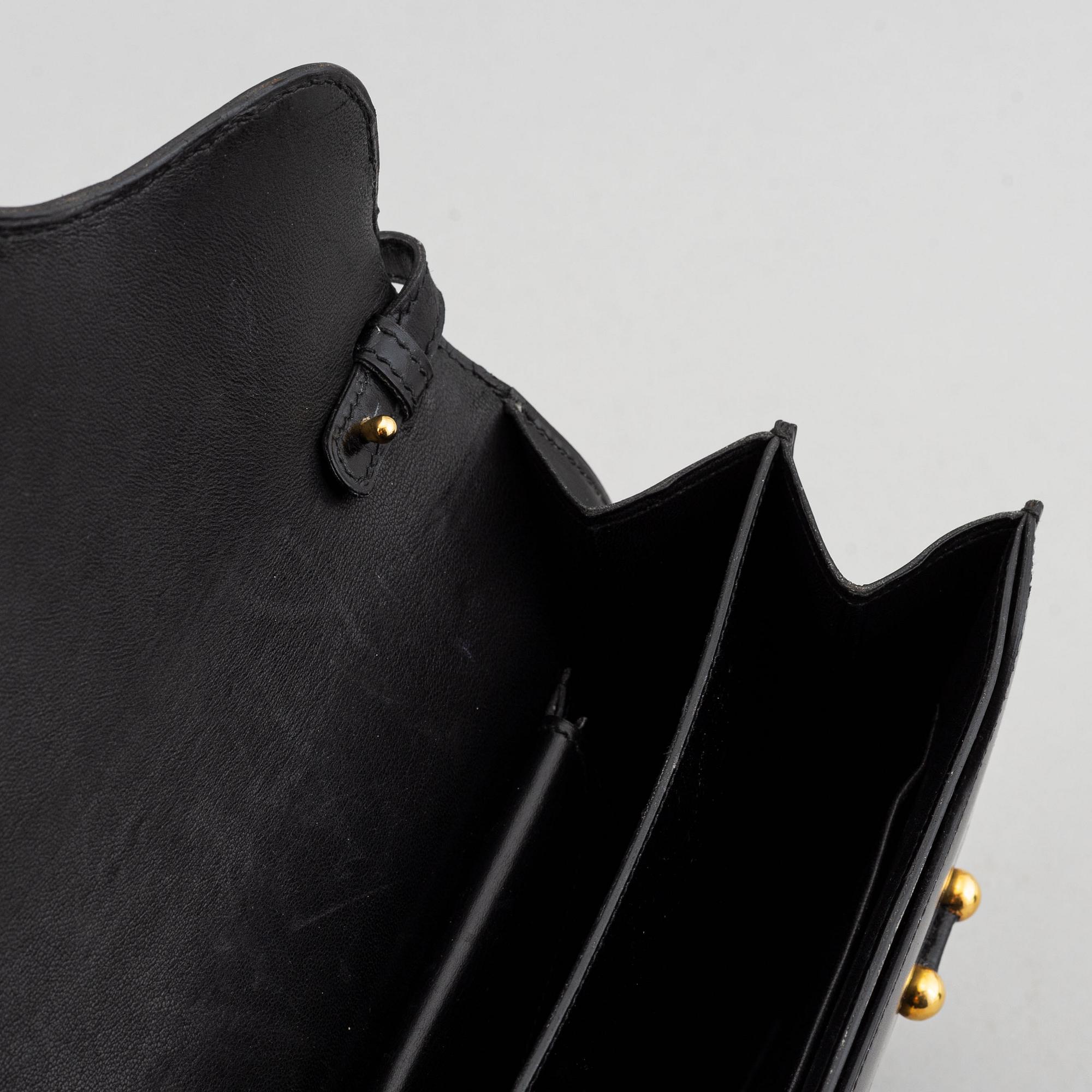 Hermès, a vintage leather bag.