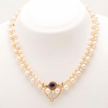 Ateljé Stigbert cultured pearl necklace with 18K gold clasp, Stockholm 1964.