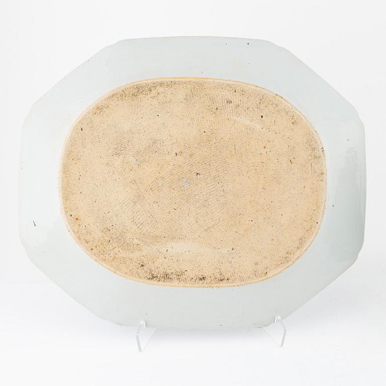 A Chinese blue and white service, 22 parts, Qing dynasty, 19th century.