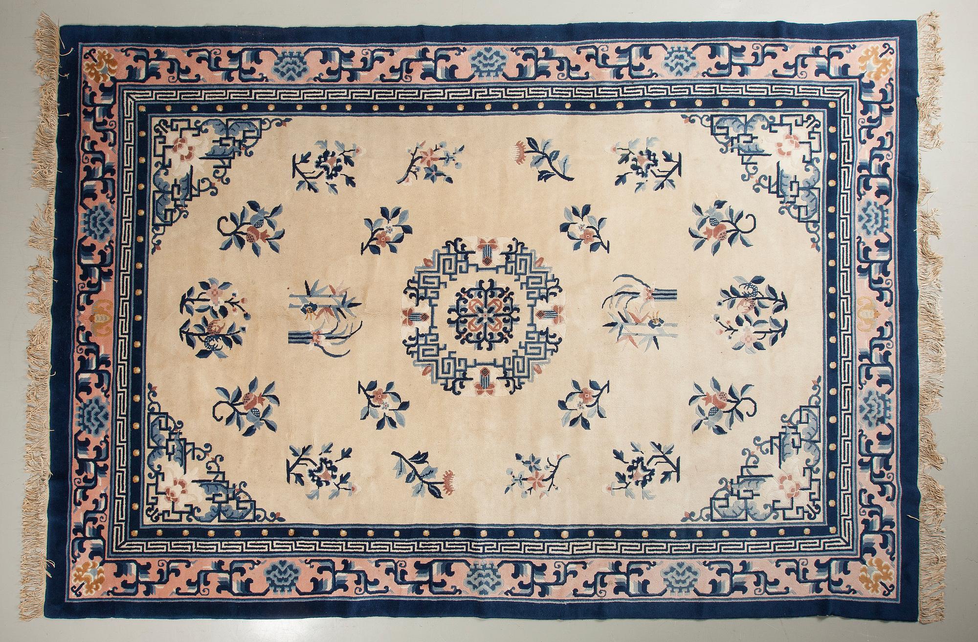 MATTA, Kina, ca 294x202 cm.