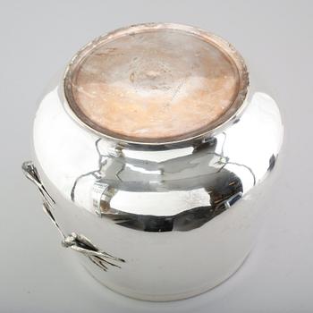 YTTERFODER/VINKYLARE, nysilver, Kayser, datering 1919.