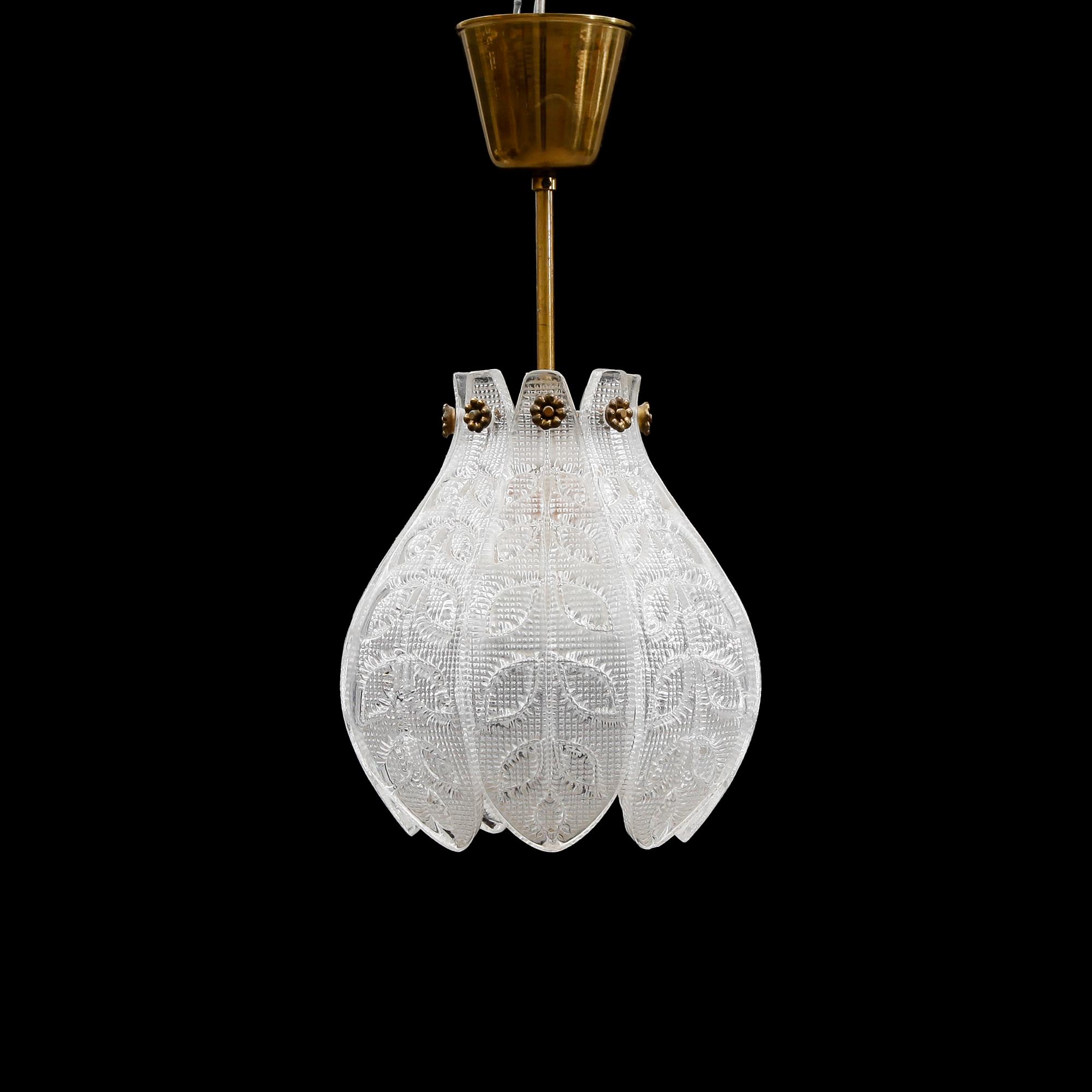 TAKLAMPA, Carl Fagerlund, Orrefors, 1900-talets andra hälft. Höjd ca 45 cm.