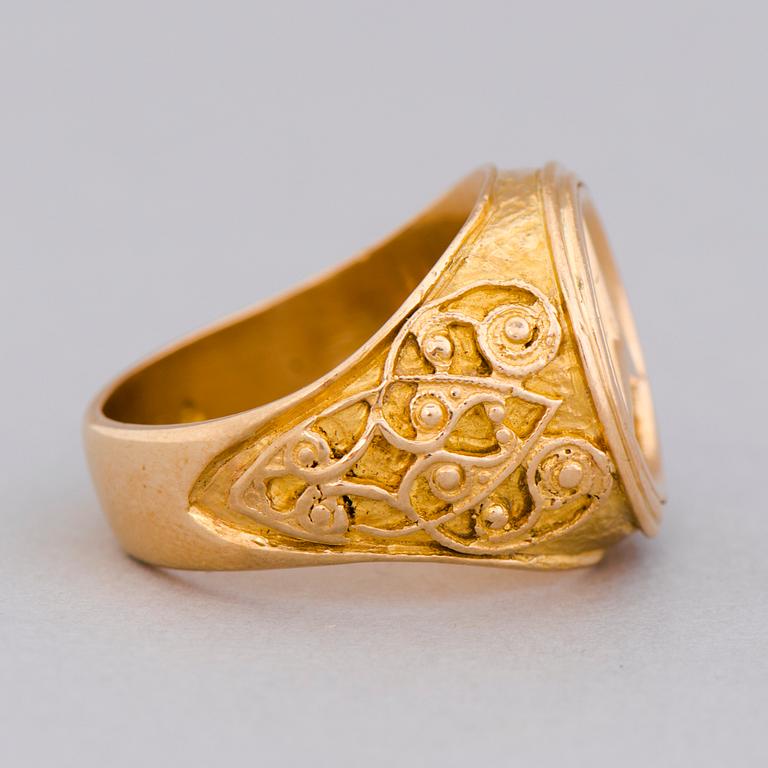 A RING, 14K gold, enamel, 'Mercedes'. Juha Tarnanen, Lahti Finland 1999.