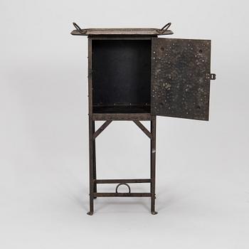 Barskåp / sidobord, koppar, 1900-talets början.