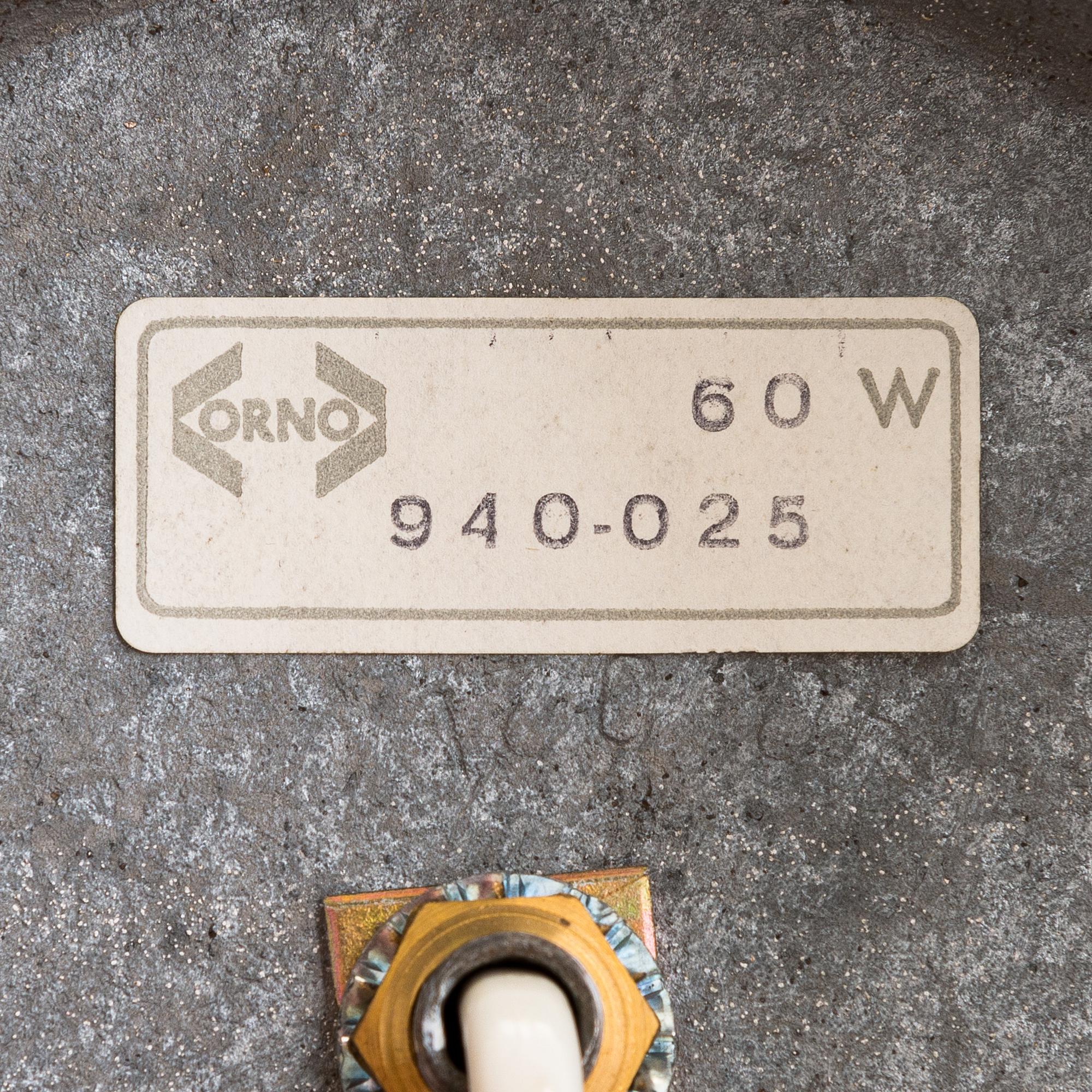 Lisa Johansson-Pape, bordslampa, "Senator", Orno. Modellen formgiven 1947.