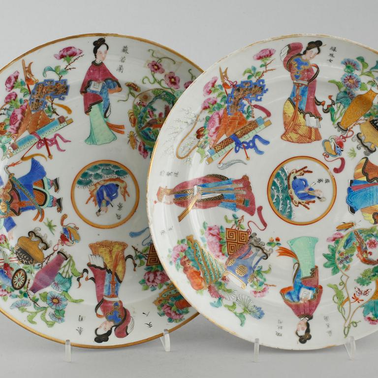 A pair of chinese porcelain plates, 19th century.