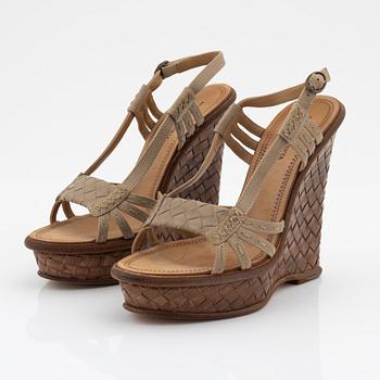 Bottega Veneta, a pair of wedge leather sandals, size 36.